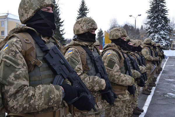 Солдат ВСУ пришил на хэбушку шеврон СС. 14243.jpeg Солдат ВСУ пришил на хэбушку шеврон СС. 14243.jpeg