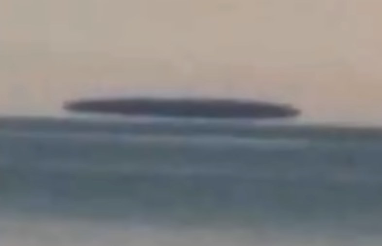 Над озером Эри рыбак заметил то ли НЛО, то ли НПО. 15324.jpeg Над озером Эри рыбак заметил то ли НЛО, то ли НПО. НЛО