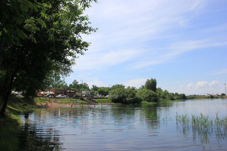 Рыбаки и моржи воюют с калининградскими проститутками. 15351.jpeg Рыбаки и моржи воюют с калининградскими проститутками. озеро