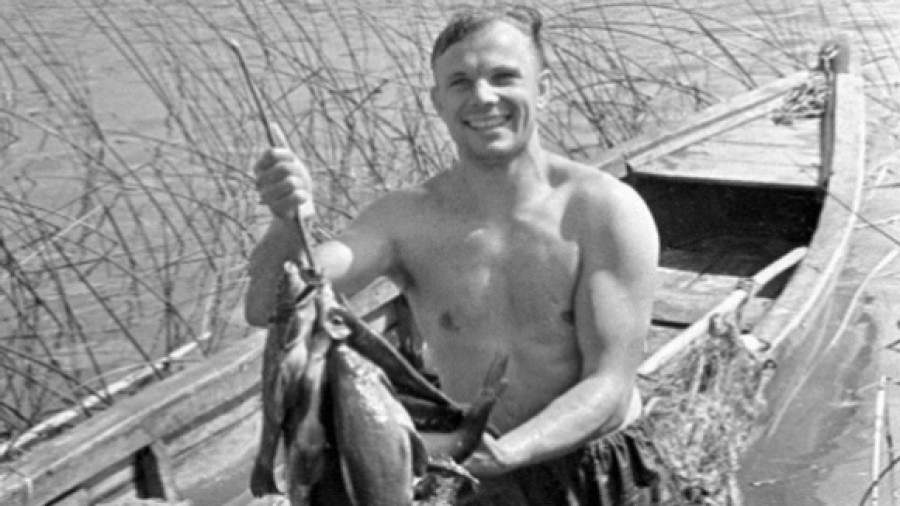 Юрий Гагарин любил порыбачить и посидеть в компании рыбаков. 15371.jpeg Юрий Гагарин любил порыбачить и посидеть в компании рыбаков. Гагарин