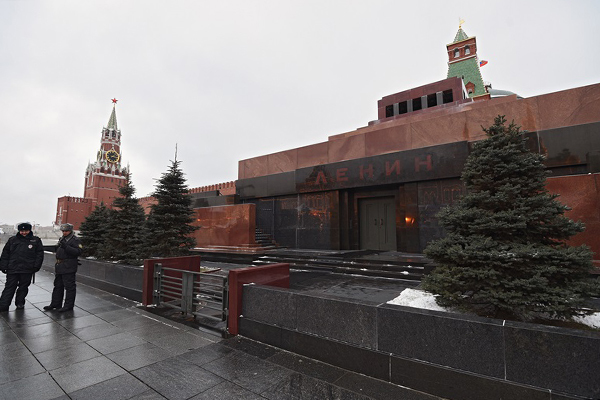 В мавзолей предлагают положить куклу вместо Ленина. 13880.jpeg В мавзолей предлагают положить куклу вместо Ленина. 13880.jpeg