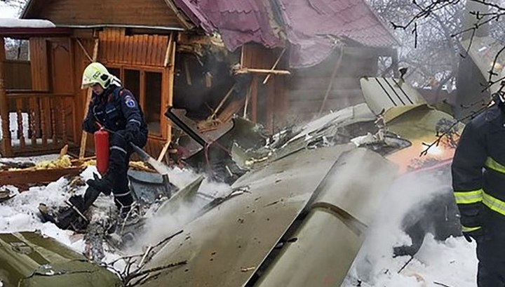 Самолет С72 упал на дачный дом. 14972.jpeg Самолет С72 упал на дачный дом. 14972.jpeg