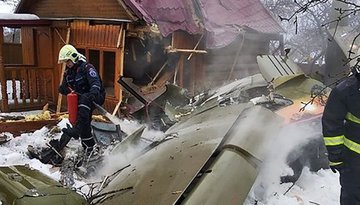 Самолет С72 упал на дачный дом