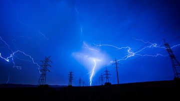 Предупреждение об опасности рыбалки под ЛЭП